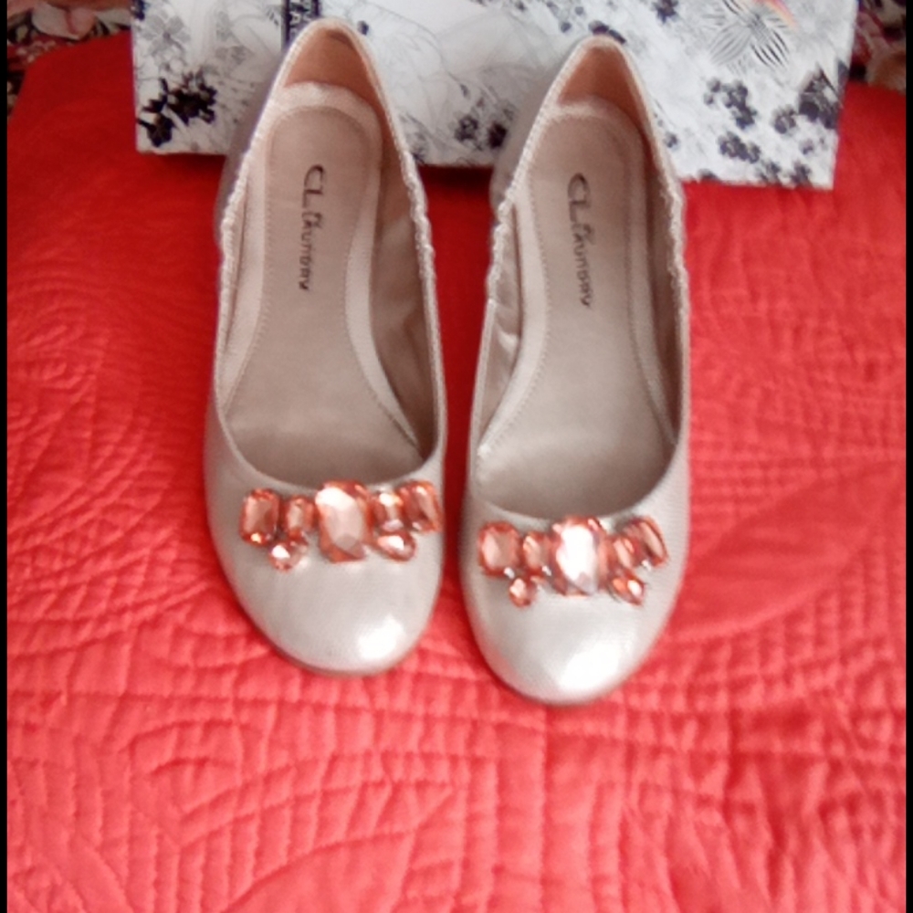 Shoes. Chinese Laundry - Picture 2 of 3